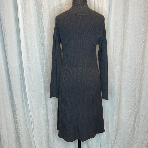 3 Sisters Gray Long Sleeve Pleated Dress Size Large - Picture 7 of 7